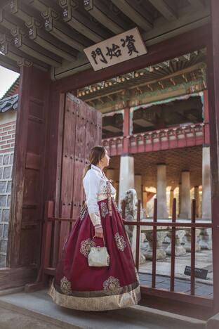 Can Foreigners Wear Qipao, Hanfu, Kimono, Yukata, Hanbok? 3 Reasons Why You Absolutely Can Wear Them